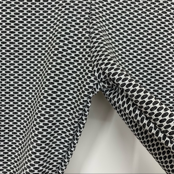 Honeycomb Scruch Booty Gray & White Leggings Mid To High Rise Medium - Picture 5 of 16
